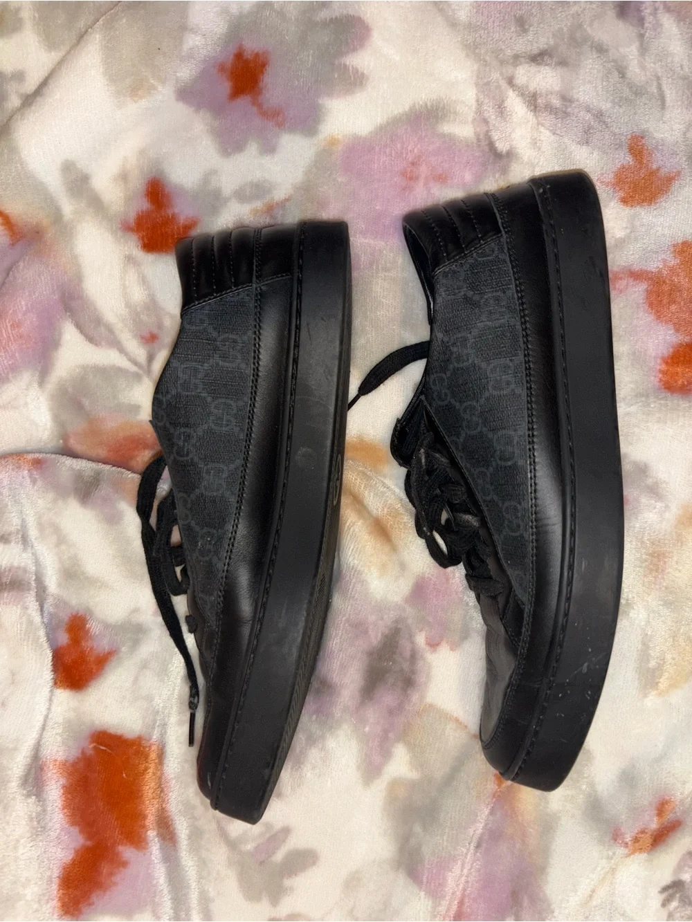 Gucci Men’s Black Logo Low-Top Sneakers